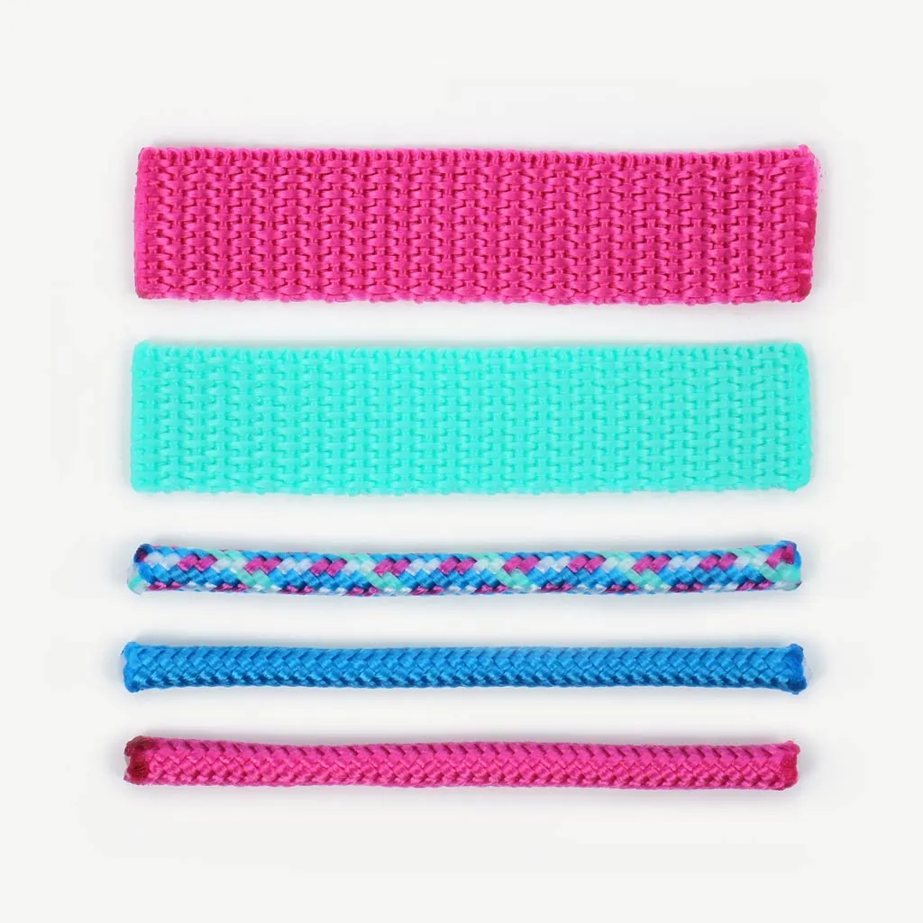 Hobby Horse halter DIY kit aqua/pink: detailed view of the bright colored ropes and bag webbings