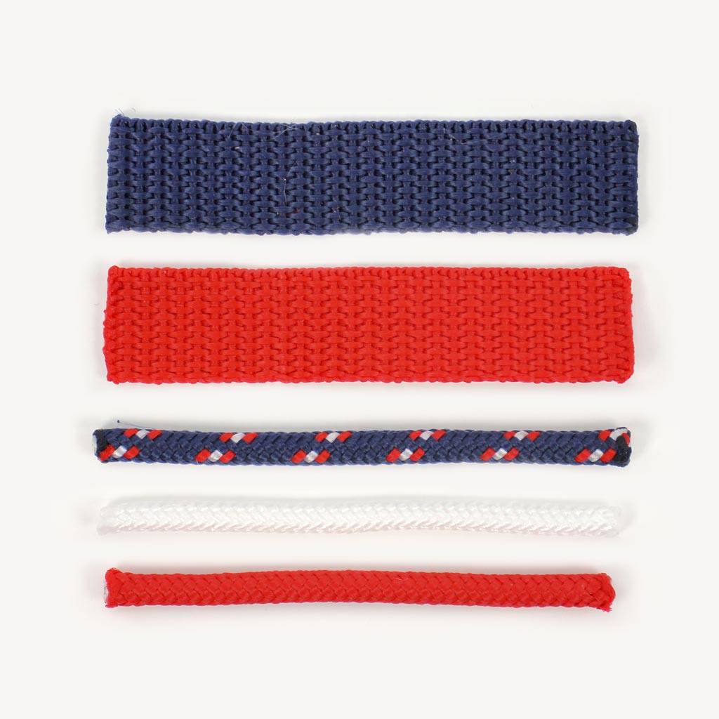 Hobby Horse head collar DIY kit navy blue / red: detailed view of the bright colored ropes and bag webbings