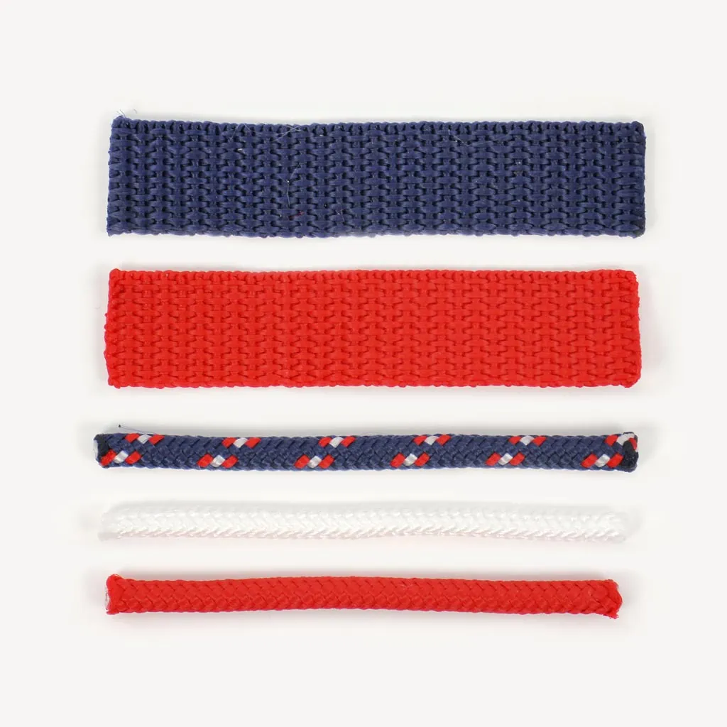 Hobby Horse head collar DIY kit navy blue / red: detailed view of the bright colored ropes and bag webbings