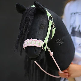 Make a Hobby Horse halter and lead in pastel, looks especially beautiful on dark stick horses