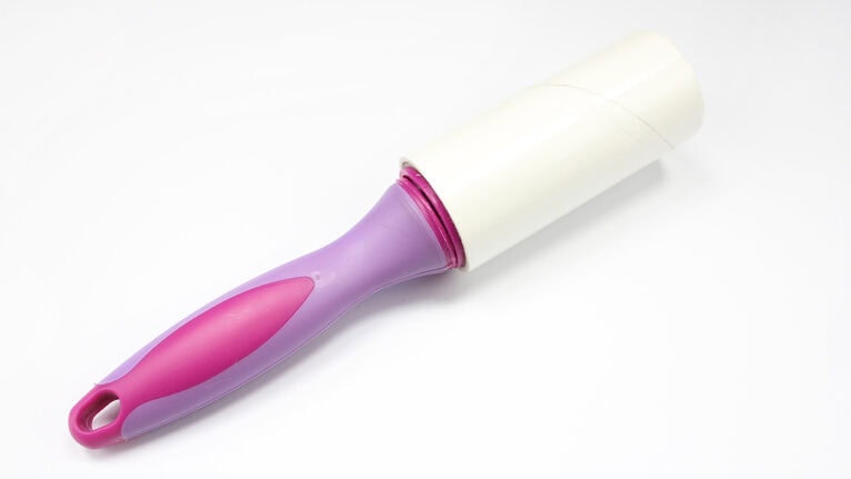 How to cut plush fabrics: lint roller