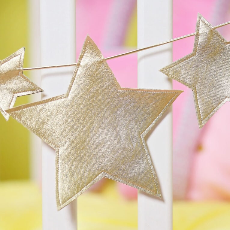 DIY garland for Christmas: free templates for a DIY star garland and a Christmas tree garland