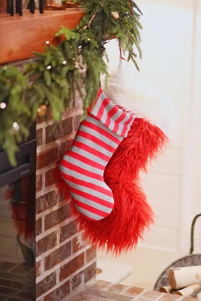 Free Christmas stocking pattern in two sizes: Sew your own holiday stocking