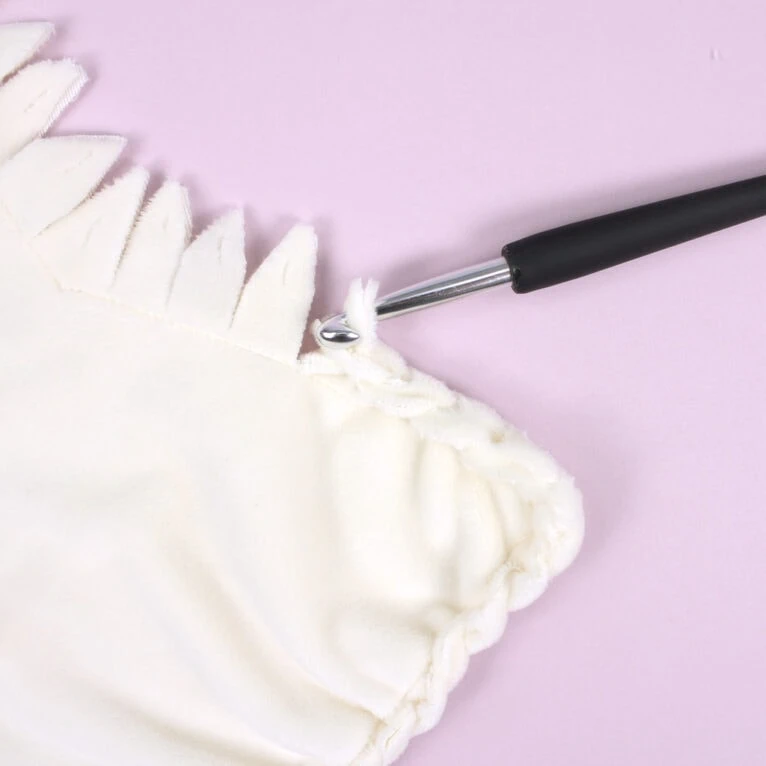 How to sew a star pillow using our free template: crochet the edge