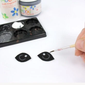 How to make Hobby Horse eyes: Using fabric paint