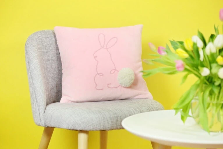 DIY Easter pillow with bunny motif