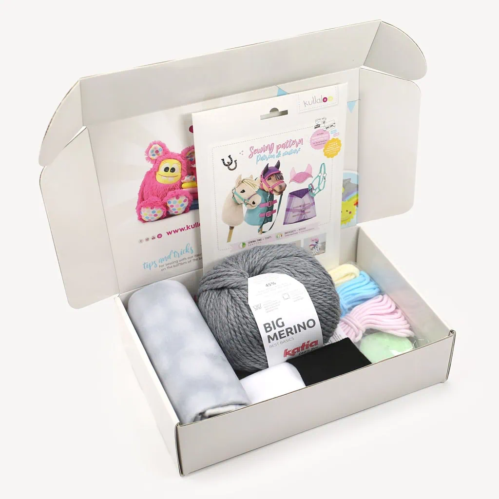 Sew a Dapple Grey Hobby Horse with our stick horse kit: Fabric + yarn + pattern + halter DIY kit