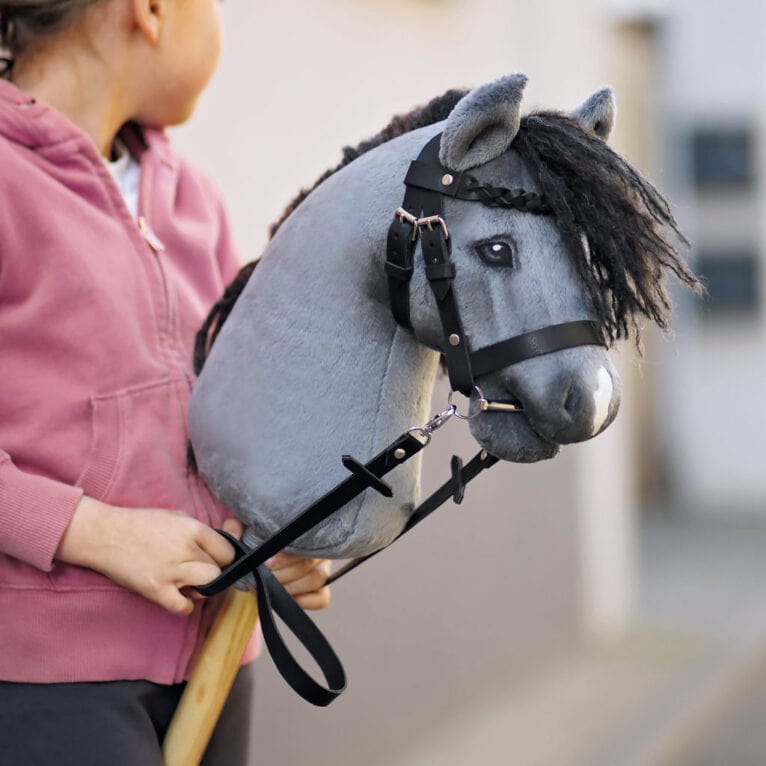 Hobby Horse reins DIY tutorial: How to make reins for a stick pony