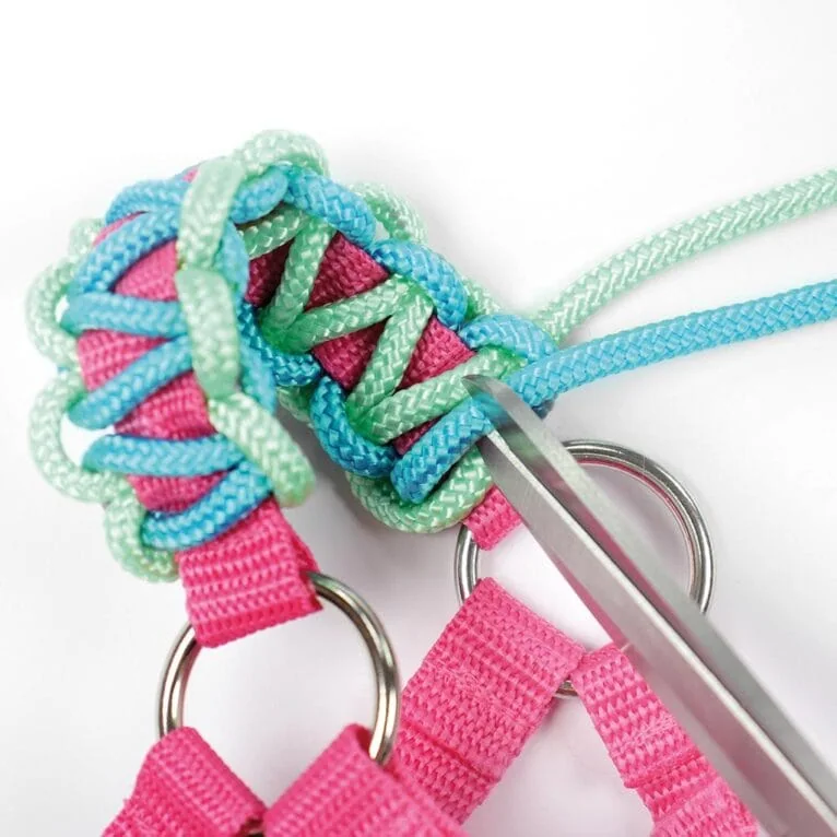 How to braid the noseband strap of a Hobby Horse head collar: step 9