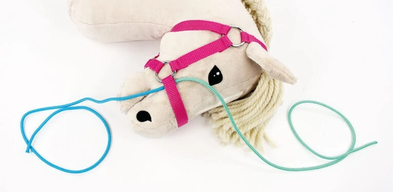 How to braid the noseband strap of a Hobby Horse head collar: step 3