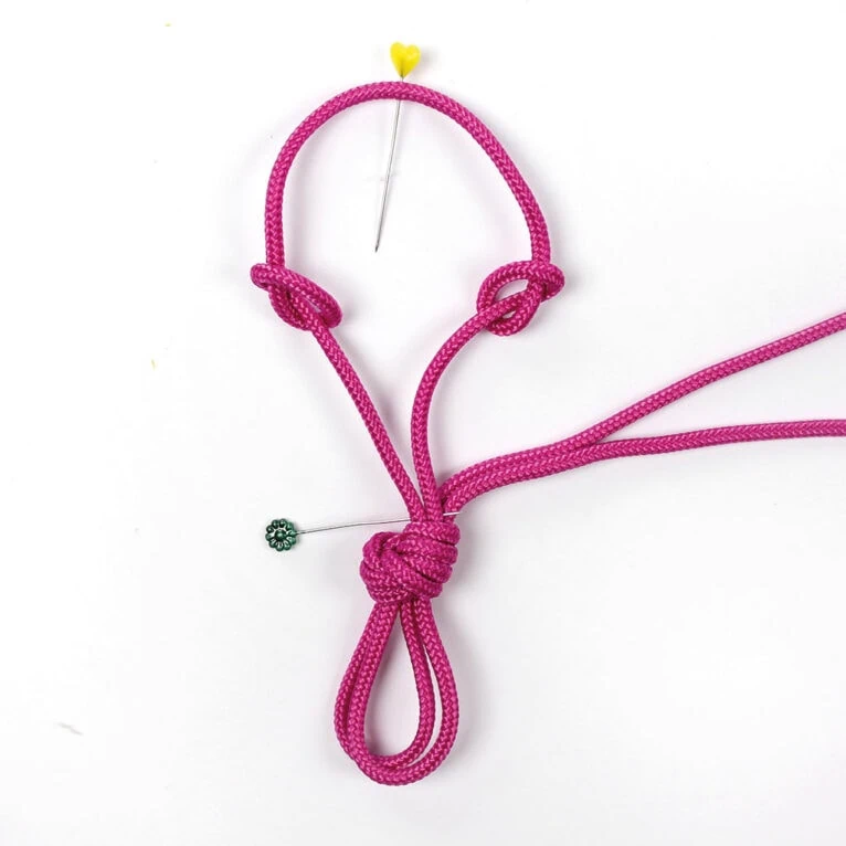 How to tie a halter with rope for a hobby horse: step 8