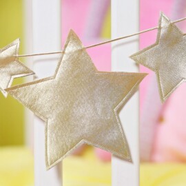 <a href="https://www.kullaloo.ca/winter-and-christmas-sewing-projects/diy-garland-for-christmas-free-templates-star/" target="_self" rel="noopener">DIY garland </a> DIY Christmas garland