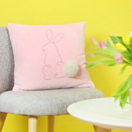 DIY Easter pillow: bunny motif with line art technique